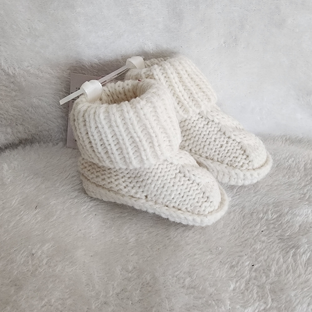 Newborn Ivory Knit Shoes - Picture 3 of 7